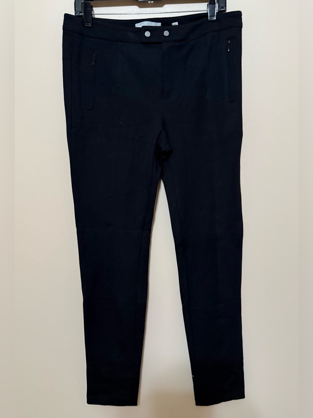 LN VINCE Black Tapered Leg Pants RN#106730
CA#34460 Sz 12
